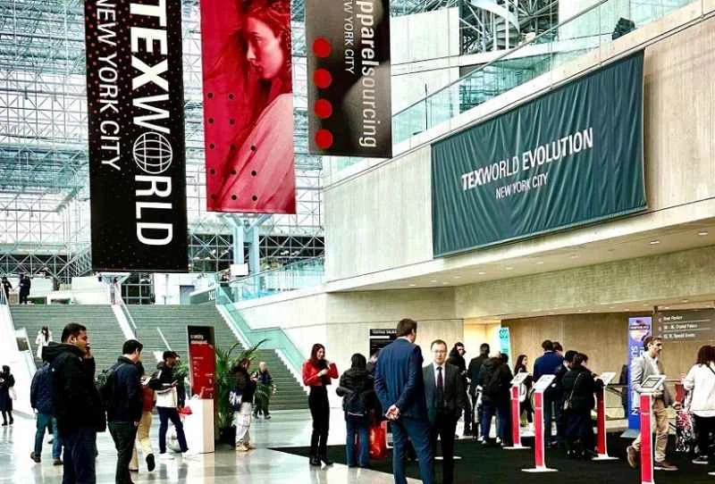 Wie kann ich Tickets für die New Yorker Fashion Week 2026 beantragen? Wie viel kosten sie?